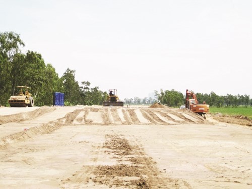 Sau gần 10 năm xây dựng hiện nay Dự án trục đường phía Nam tỉnh Hà Tây cũ vẫn ngổn ngang.
