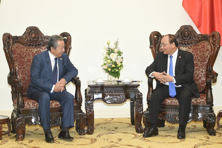 Thủ tướng Nguyễn Xuân Phúc tiếp Bộ trưởng Ngoại giao Malaysia Anifah Aman đang có chuyến thăm Việt Nam. Ảnh: VGP