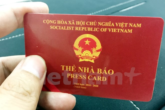 Nhà chức trách sẽ phạt tiền từ 2-6 triệu đồng với hành vi sử dụng thẻ nhà báo của người khác hoặc sử dụng thẻ nhà báo giả. (Ảnh minh họa: Vietnam+)
