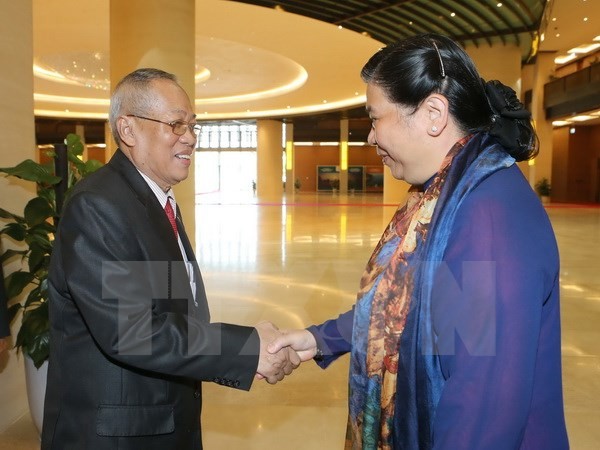 Phó Chủ tịch Thường trực Quốc hội Tòng Thị Phóng đón và hội đàm với Phó Chủ tịch thứ nhất Thượng viện Vương quốc Campuchia Nay Pena. Ảnh: TTXVN