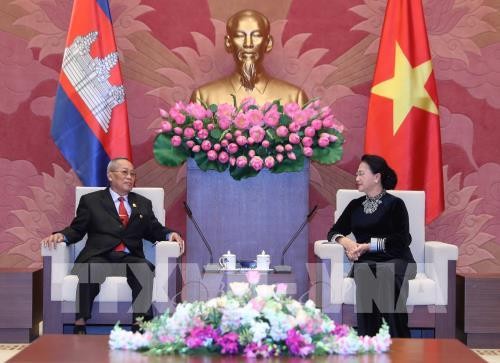 Chủ tịch Quốc hội Nguyễn Thị Kim Ngân tiếp Phó Chủ tịch thứ Nhất Thượng viện Vương quốc Campuchia Nay Pena đang ở thăm và làm việc tại Việt Nam. Ảnh: TTXVN