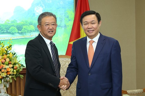 Phó Thủ tướng Vương Đình Huệ tiếp Chủ tịch kiêm Tổng Giám đốc điều hành của Tập đoàn Bảo hiểm AIA, ông Ng Keng Hooi. Ảnh: VGP