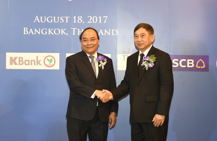 Thủ tướng Nguyễn Xuân Phúc và Phó Thủ tướng Thái Lan Prajin Juntong tới dự Diễn đàn. Ảnh: VGP