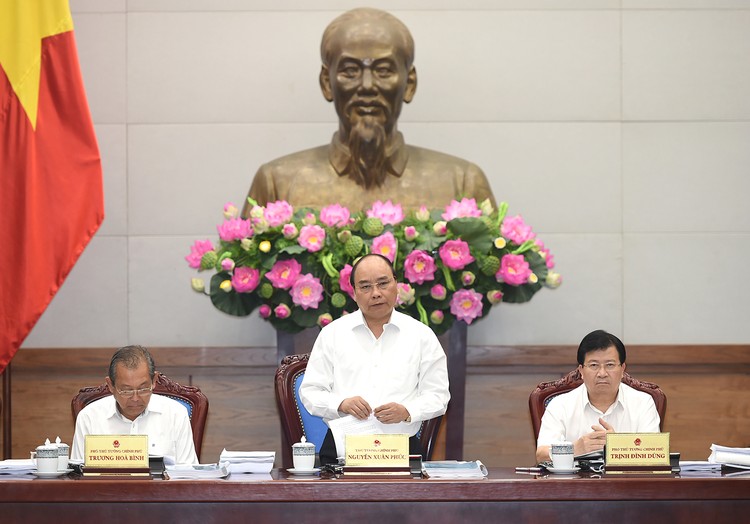 Thủ tướng Nguyễn Xuân Phúc chủ trì phiên họp Chính phủ chuyên đề xây dựng pháp luật. Ảnh: VGP