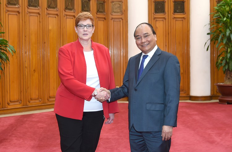 Thủ tướng Nguyễn Xuân Phúc tiếp Bộ trưởng Quốc phòng Australia Marise Payne đang thăm làm việc tại Việt Nam. Ảnh: VGP