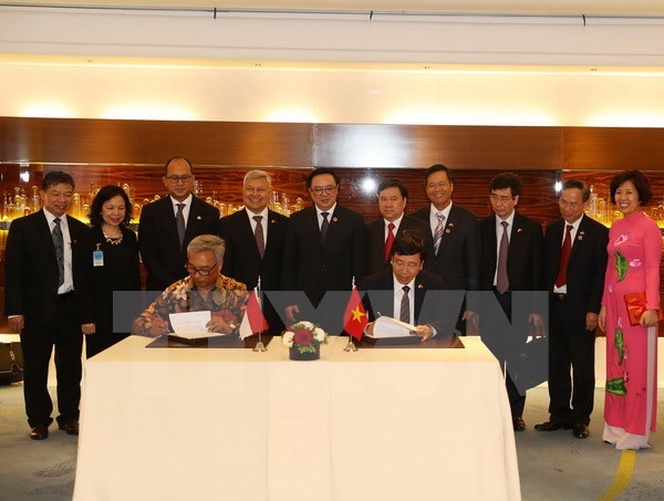 Lễ ký Biên bản hợp tác giữa Hội Hữu nghị Indonesia-Việt Nam và Hội Hữu nghị Việt Nam-Indonesia. Ảnh: TTXVN