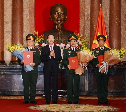 Chủ tịch nước Trần Đại Quang trao Quyết định thăng quân hàm Thượng tướng, Trung tướng