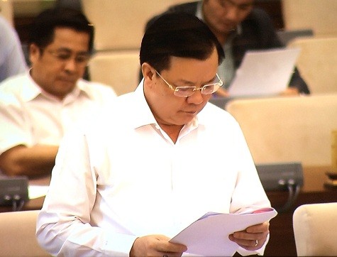 Bộ trưởng Bộ Tài chính Đinh Tiến Dũng trình bày Tờ trình của Chính phủ về dự thảo Nghị định. Ảnh: VGP