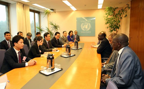 Phó Thủ tướng Vương Đình Huệ làm việc  với Tổng Thư ký Hội nghị Liên Hợp Quốc về Thương mại và Phát triển (UNCTAD) Mukhisa Kituyi. Ảnh: VGP