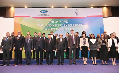 Thủ tướng Nguyễn Xuân Phúc và các Bộ trưởng, Trưởng đoàn dự Hội nghị. Ảnh: VGP
