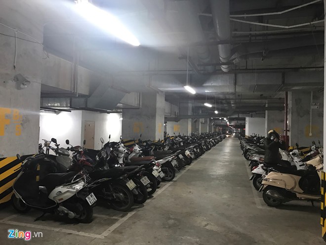 Nhiều chung cư ở Hà Nội hầm để xe không đáp ứng nhu cầu sử dụng của cư dân hoặc không có hầm để xe.