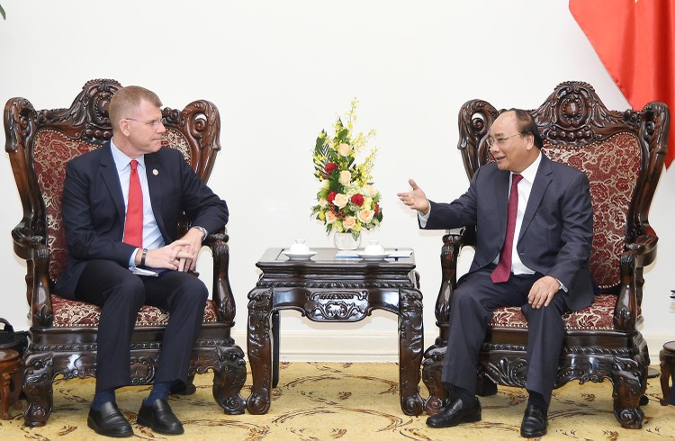 Thủ tướng Nguyễn Xuân Phúc tiếp Phó Chủ tịch ADB Stephen Groff. Ảnh: VGP