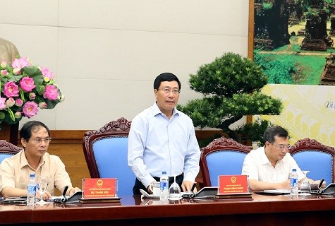 Phó Thủ tướng Chính phủ, Chủ tịch Ủy ban Quốc gia APEC 2017 Phạm Bình Minh chủ trì phiên họp. Ảnh: VGP