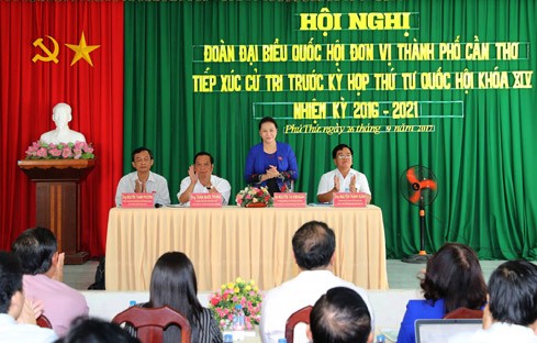 Chủ tịch Quốc hội Nguyễn Thị Kim Ngân tiếp xúc cử tri tại phường Phú Thứ, quận Cái Răng. Ảnh: Đaibieunhandan.vn