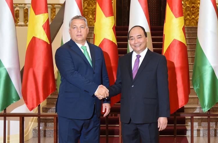 Thủ tướng Nguyễn Xuân Phúc và Thủ tướng Hungary Orbán Viktor - Ảnh: VGP