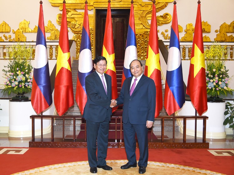 Thủ tướng Chính phủ Nguyễn Xuân Phúc và Thủ tướng Chính phủ Lào Thongloun Sisoulith. Ảnh: VGP
