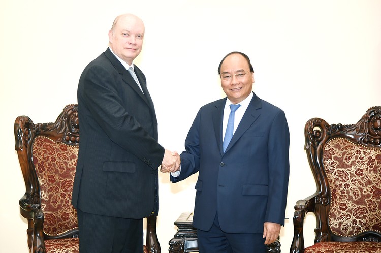 Thủ tướng Nguyễn Xuân Phúc tiếp Bộ trưởng Rodrigo Malmierca Diaz. Ảnh: VGP