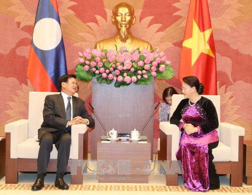 Chủ tịch Quốc hội Nguyễn Thị Kim Ngân tiếp Thủ tướng Lào Thongloun Sisoulith. Ảnh: TTXVN