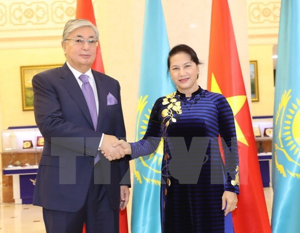 Chủ tịch Quốc hội Nguyễn Thị Kim Ngân hội kiến với Chủ tịch Thượng viện Cộng hòa Kazakhstan Kassym Zhomart Tokayev. Ảnh: TTXVN