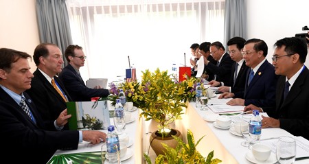 Lãnh đạo ngành tài chính Việt Nam và Hoa Kỳ trao đổi các chương trình hợp tác song phương. Ảnh: VGP