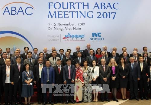 Phiên toàn thể Kỳ họp lần thứ tư Hội đồng Tư vấn Kinh doanh Diễn đàn Hợp tác kinh tế châu Á-Thái Bình Dương (ABAC) khai mạc tại Trung tâm Hội nghị Ariyana, thành phố Đà Nẵng, mở đầu Tuần lễ Cấp cao APEC 2017. Ảnh: TTXVN