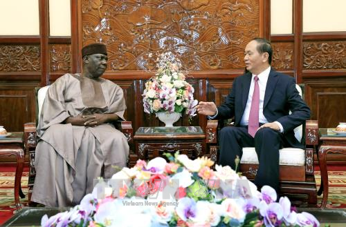 Chủ tịch nước Trần Đại Quang tiếp Đại sứ Nigeria Francis Efeduma. Ảnh: TTXVN