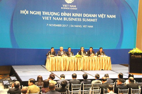 Phiên thảo luận về cách chính sách phát triển đặc khu kinh tế của Việt Nam trong khuôn khổ Hội nghị Thượng đỉnh Kinh doanh Việt Nam trong Tuần lễ Cấp cao APEC tại Đà Nẵng. Ảnh: VGP