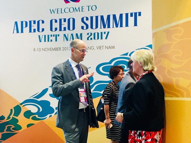 Lãnh đạo các doanh nghiệp gặp gỡ tại APEC CEO Summit. Ảnh: VGP