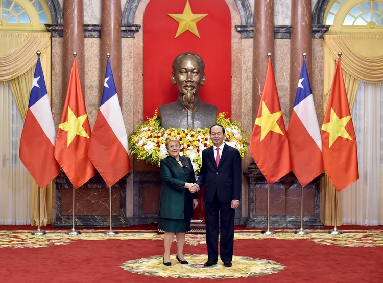 Chủ tịch nước Trần Đại Quang và Tổng thống Michelle Bachelet. Ảnh VGP