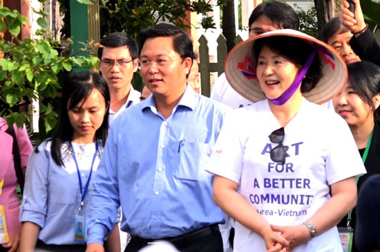 Phu nhân Tổng thống Hàn Quốc Kim Jung Sook đến làng bích họa Tam Thanh
