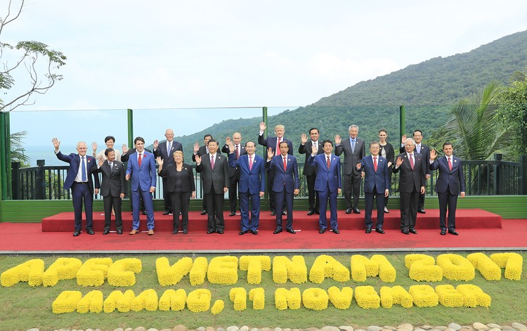 Các nhà Lãnh đạo kinh tế APEC chụp ảnh kỷ niệm chung.