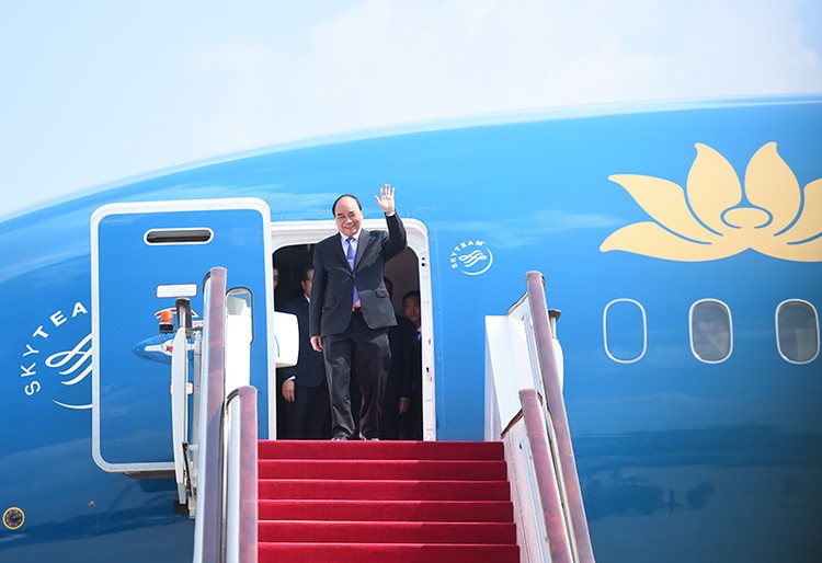 Thủ tướng Nguyễn Xuân Phúc tới sân bay quốc tế Clark, Pampanga, Philippines. Ảnh: VGP
