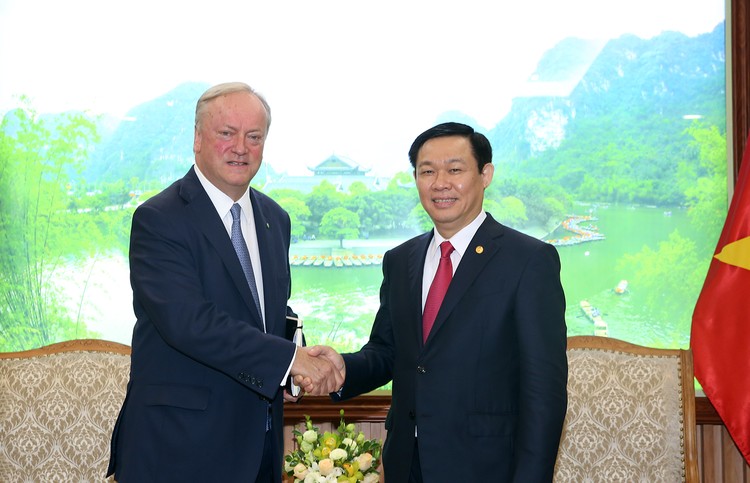 Phó Thủ tướng Vương Đình Huệ và ông David Cruiskshank, Chủ tịch Hãng kiểm toán Deloitte toàn cầu - Ảnh: VGP