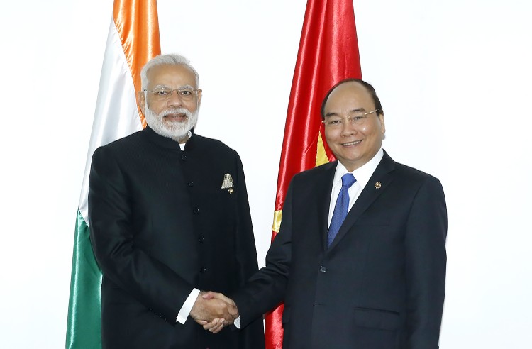 Thủ tướng Nguyễn Xuân Phúc hội kiến Thủ tướng Ấn Độ Narendra Modi. Ảnh: VGP