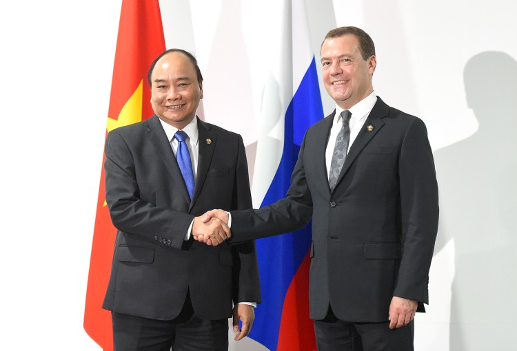 Thủ tướng Nguyễn Xuân Phúc và Thủ tướng Nga Medvedev. Ảnh: VGP