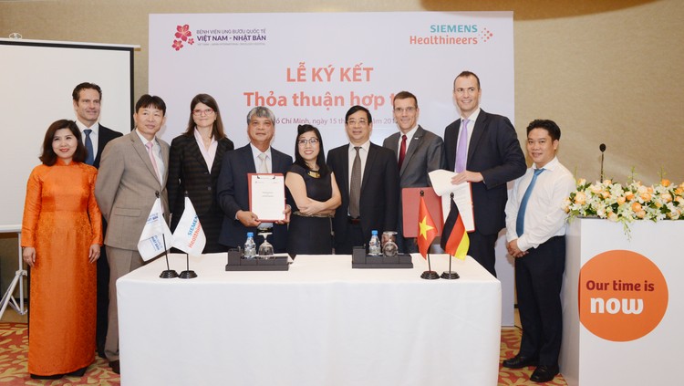 Siemens Healthcare Việt Nam và VijaMetech JSC hợp tác điều trị ung thư
