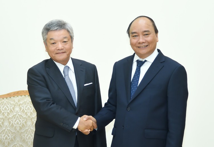 Thủ tướng Nguyễn Xuân Phúc tiếp ông Naotoshi Okada, Chủ tịch Tập đoàn Nikkei. Ảnh: VGP