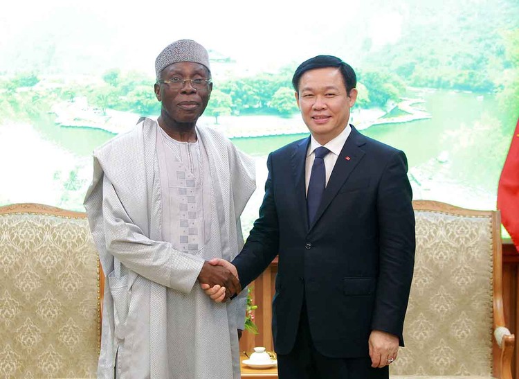 Phó Thủ tướng Vương Đình Huệ và Bộ trưởng Bộ Nông nghiệp Cộng hoà Liên bang Nigeria Audu Innocent Ogbeh. Ảnh: VGP