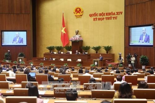 Thủ tướng Chính phủ Nguyễn Xuân Phúc trả lời chất vấn tại hội trường. Ảnh: TTXVN
