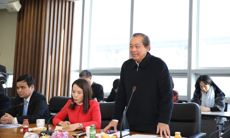 Phó Thủ tướng Trương Hòa Bình phát biểu tại buổi làm việc với lãnh đạo Khu Kinh tế tự do Hoàng Hải. - Ảnh: VGP