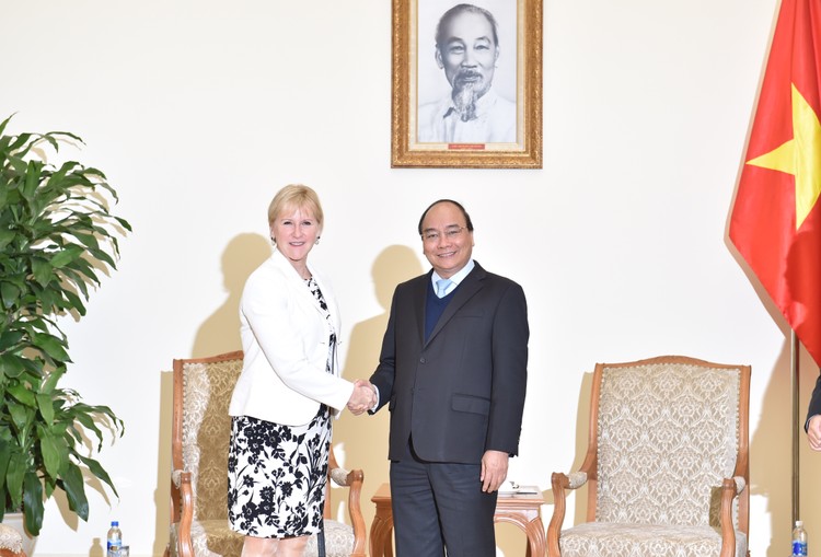 Thủ tướng Nguyễn Xuân Phúc tiếp Bộ trưởng Ngoại giao Thụy Điển Margot Wallstrom. Ảnh: VGP