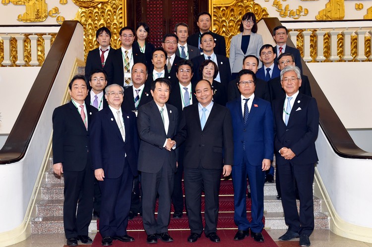 Thủ tướng Nguyễn Xuân Phúc tiếp Đoàn đại biểu OCCI do ông Hiroshi Ozaki, Chủ tịch OCCI dẫn đầu, đang có chuyến thăm Việt Nam. Ảnh: VGP