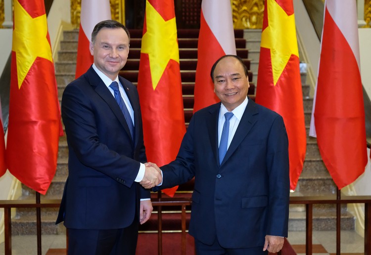 Thủ tướng Nguyễn Xuân Phúc hội kiến với Tổng thống Cộng hòa Ba Lan Andrzej Duda. Ảnh: VGP