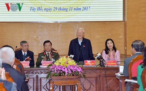 Tổng Bí thư phát biểu tại cuộc tiếp xúc cử tri quận Tây Hồ và Ba Đình. Ảnh: VOV