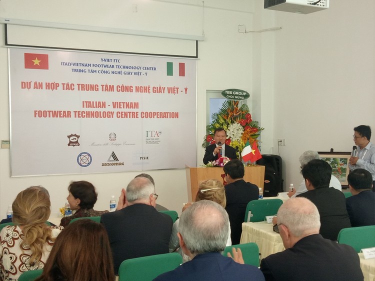 Chính phủ Italy muốn cùng Việt Nam nâng cao chất lượng sản phẩm giày da
