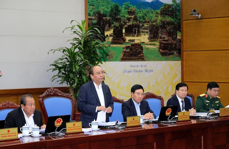Thủ tướng Nguyễn Xuân Phúc chủ trì phiên họp Chính phủ thường kỳ tháng 11/2017. Ảnh: VGP