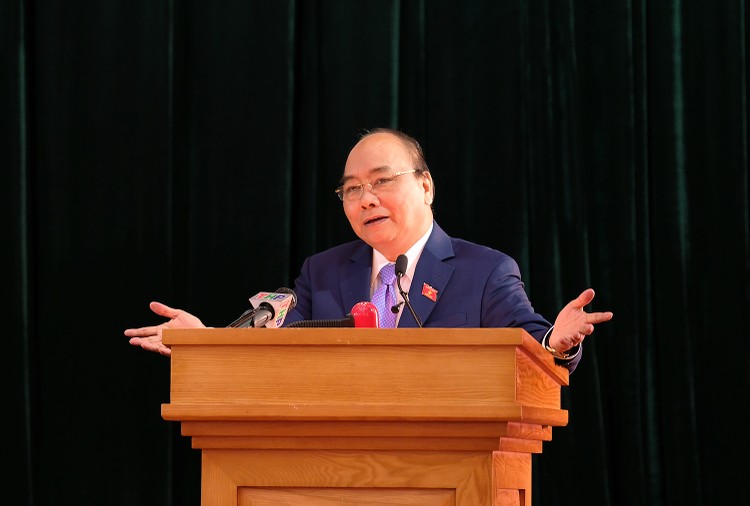 Thủ tướng Nguyễn Xuân Phúc phát biểu tại buổi tiếp xúc cử tri. Ảnh: VGP