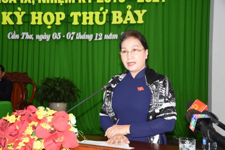 Chủ tịch Quốc hội Nguyễn Thị Kim Ngân phát biểu tại phiên họp. Ảnh: Báo Cần Thơ