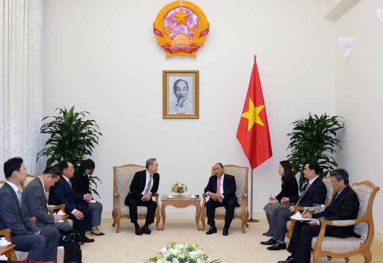 Thủ tướng Nguyễn Xuân Phúc tiếp ông Chang Dae Whan, Chủ tịch Tập đoàn truyền thông Maekyung. Ảnh: VGP