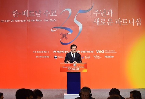 Phó Thủ tướng Trịnh Đình Dũng phát biểu tại diễn đàn. Ảnh: VGP